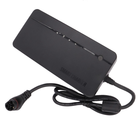 Giant EnergyPak Smart Charger 200/240V, 48V 4A SKU: 544-Q240CB-02